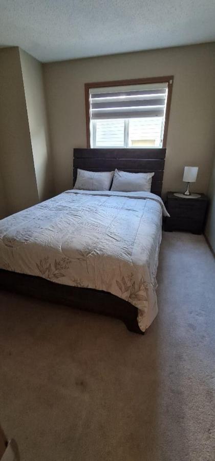 Spacious Comfortable Air-Conditioned. Near Airport! YYC Exteriér fotografie